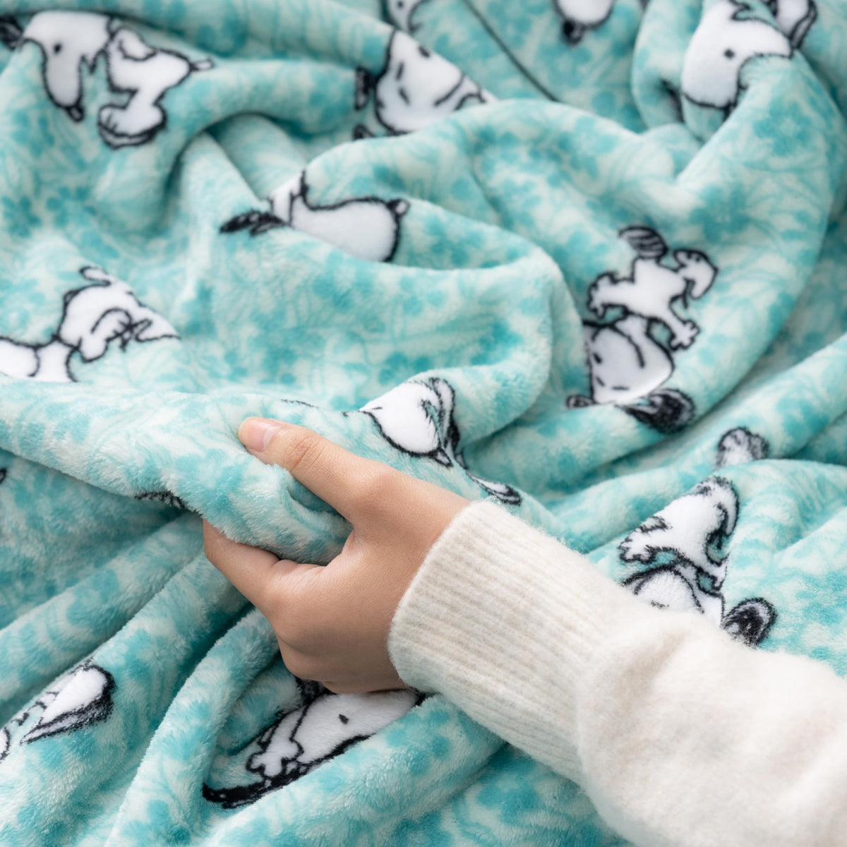 Berkshire Blanket Peanuts® VelvetLoft® Cute Character Snoopy Plush Throw Blanket,Snoopy Springtime Floral Dance Large Blue,Throw 55 in x 70 in (Official Peanuts® Product)