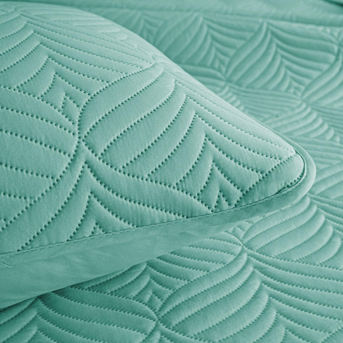 Whale Flotilla Extra Soft Full Queen Quilt Bedding Set, Lightweight Turquoise Bedspreads Quilts Queen Size with Modern Pattern, Reversible 3-Piece Coverlet with 2 Pillow Shames for All Seasons