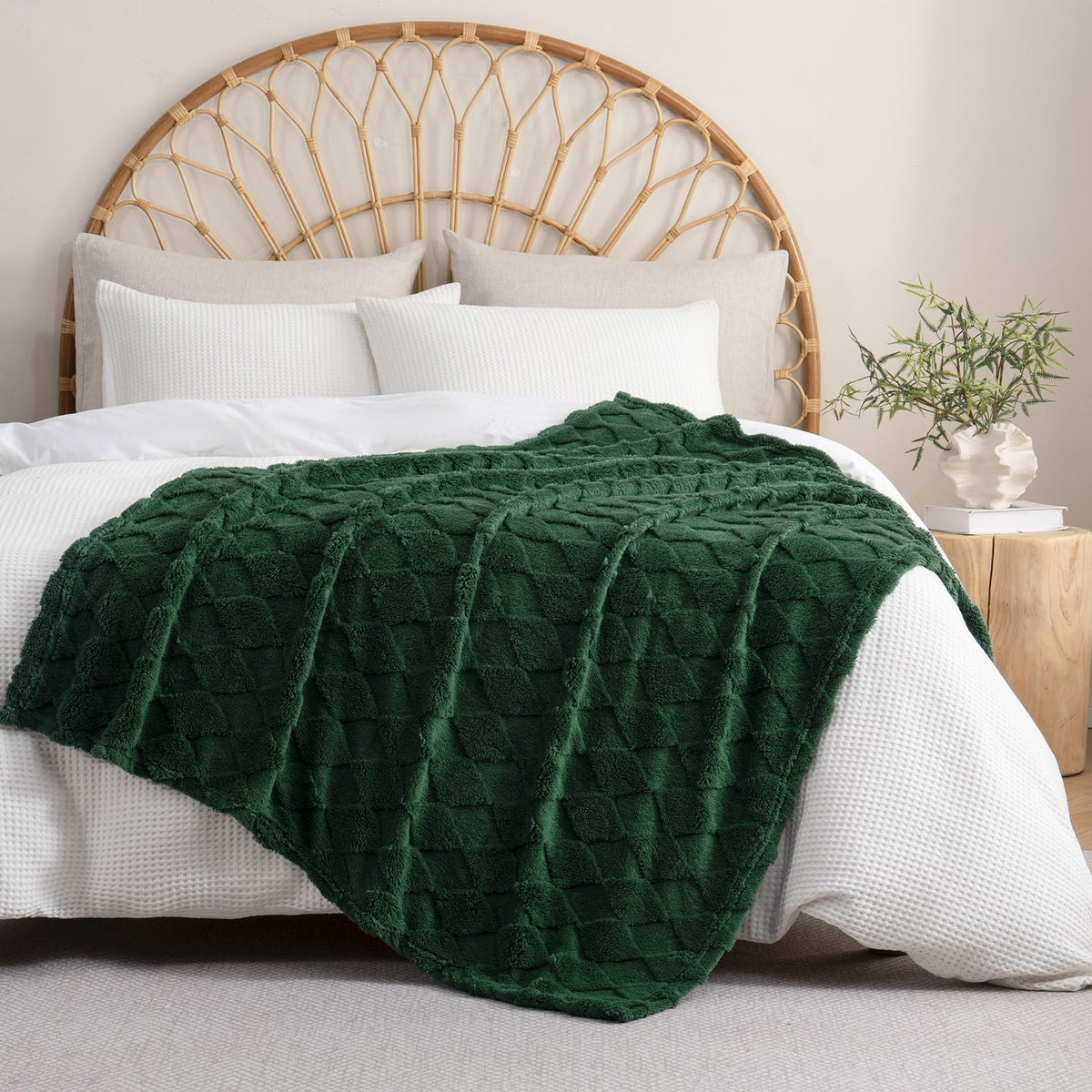 GreenThrow Blanket for Couch Sofa Bed 60x80 inches,Fleece Blankets Microfiber Flannel with Diamond Checkered Pattern Lightweight Plush Soft Cozy Gifts for Women Mom Girls