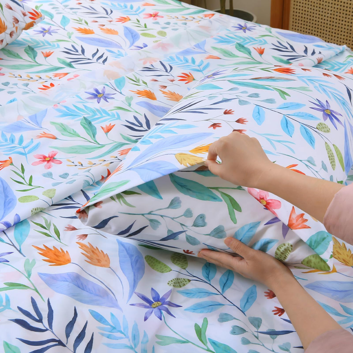 MUXHOMO Full Size 4 Piece Sheet Set, Soft & Breathable Sheet for Bedroom with Deep Pocket Up to 16", Wrinkle-Free & Cooling Bed Sheet with Flat Sheet, Fitted Sheet & Pillowcases - Colorful Leaves