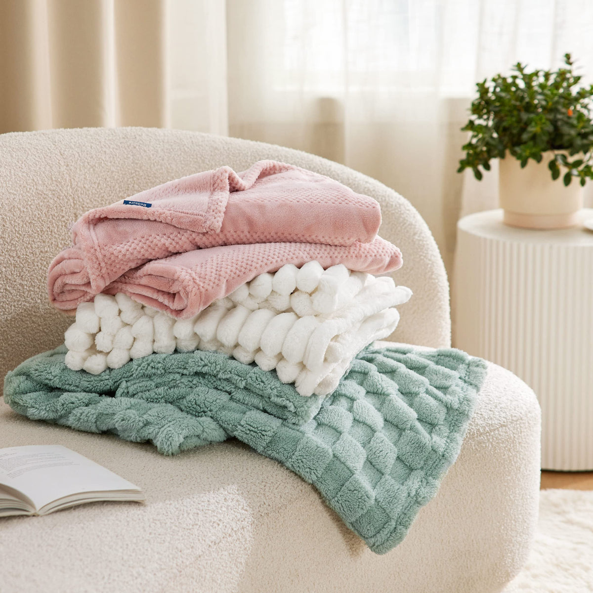 Bedsure White Fleece Throw Blanket for Couch Light Brown Fleece Blanket for Couch