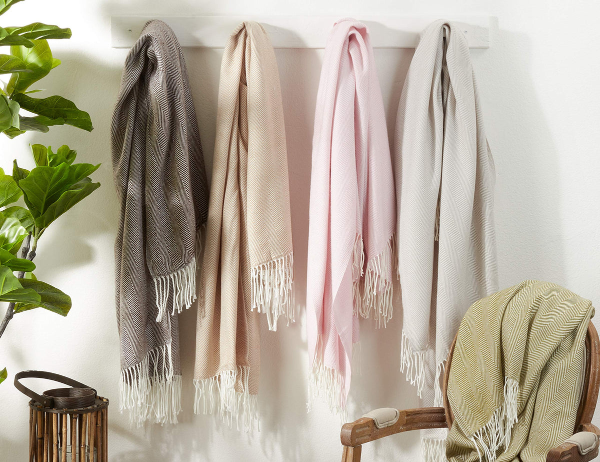 SARO LIFESTYLE Herringbone Pattern Tassel Fringe Hem Lightweight Throw Blanket