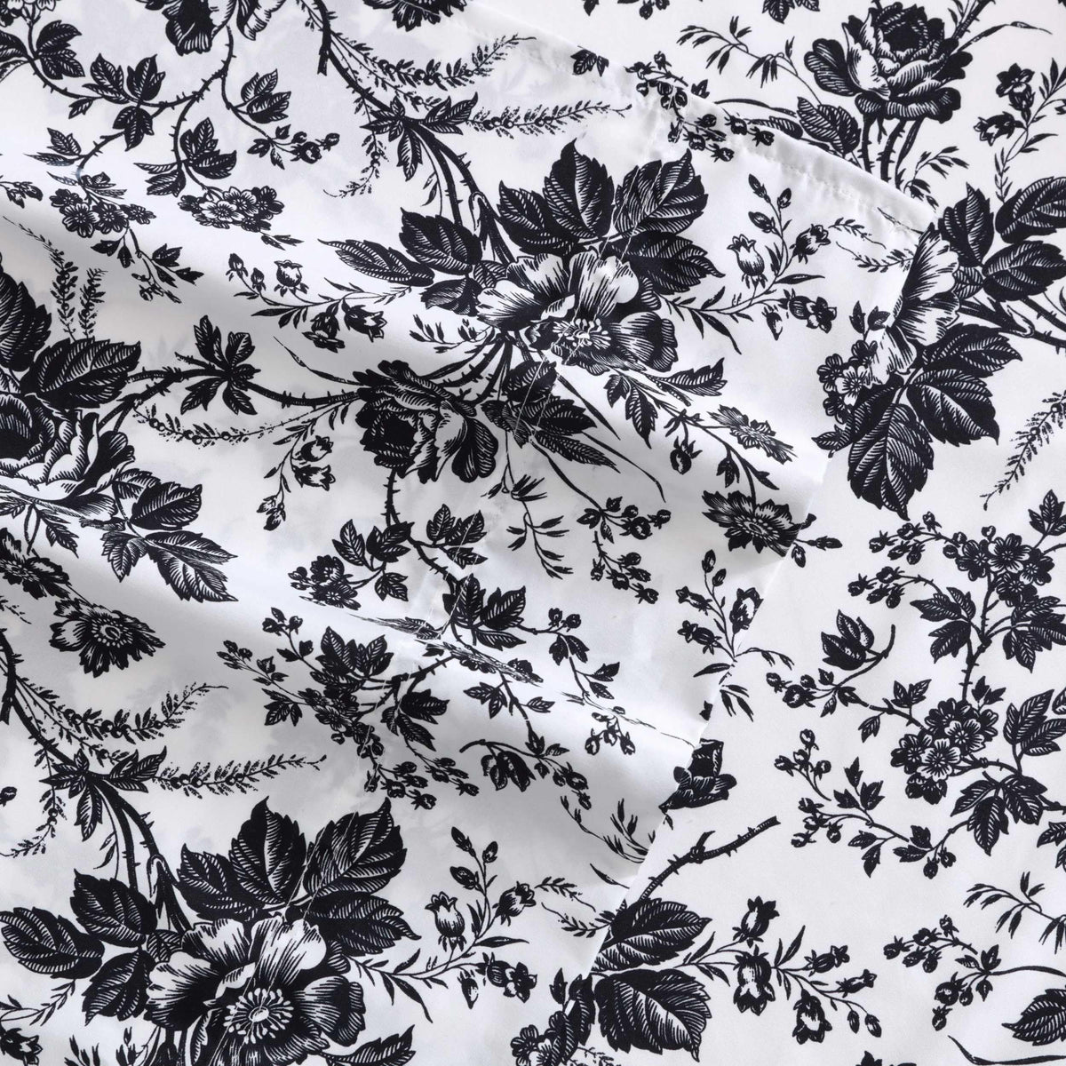 Betsey Johnson - Full Size Sheet Set, Ultra-Soft & Lightweight Bedding with Pillowcases, Fully Elastic Fitted Sheet, Deep Pocket, Floral Room Decor (Betsey's Toile Black)