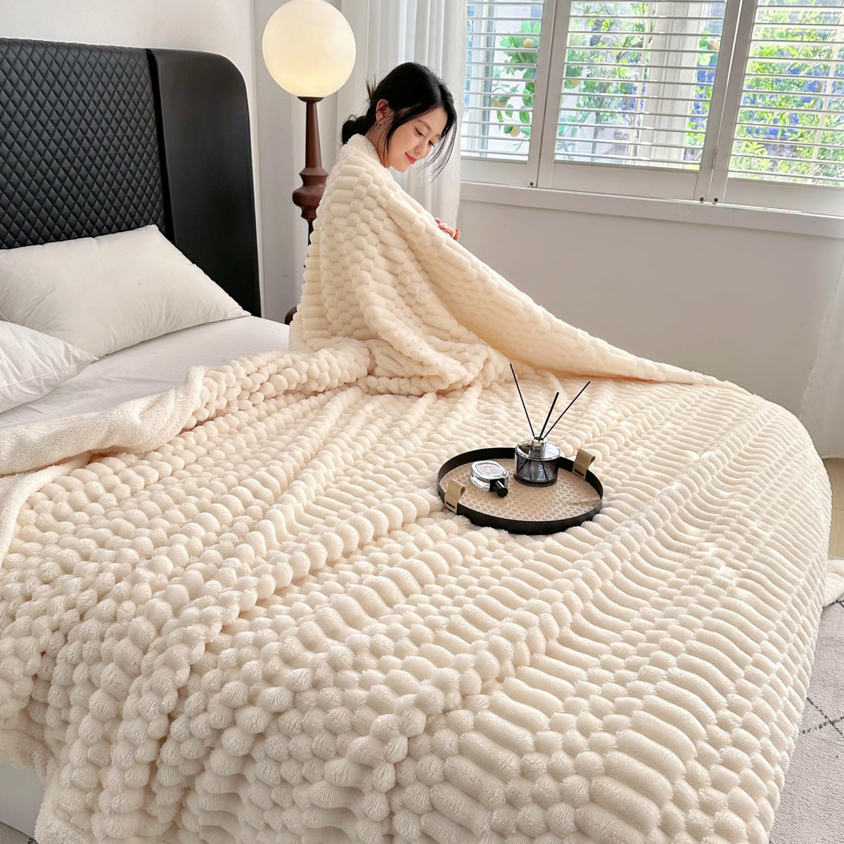 UKELER Off White Sherpa Throw Blankets 60 × 80 inch, 470 GSM Striped Sherpa Fleece Blanket for All Season, Warm and Cozy Blanket for Couch Sofa Bed Office Camping