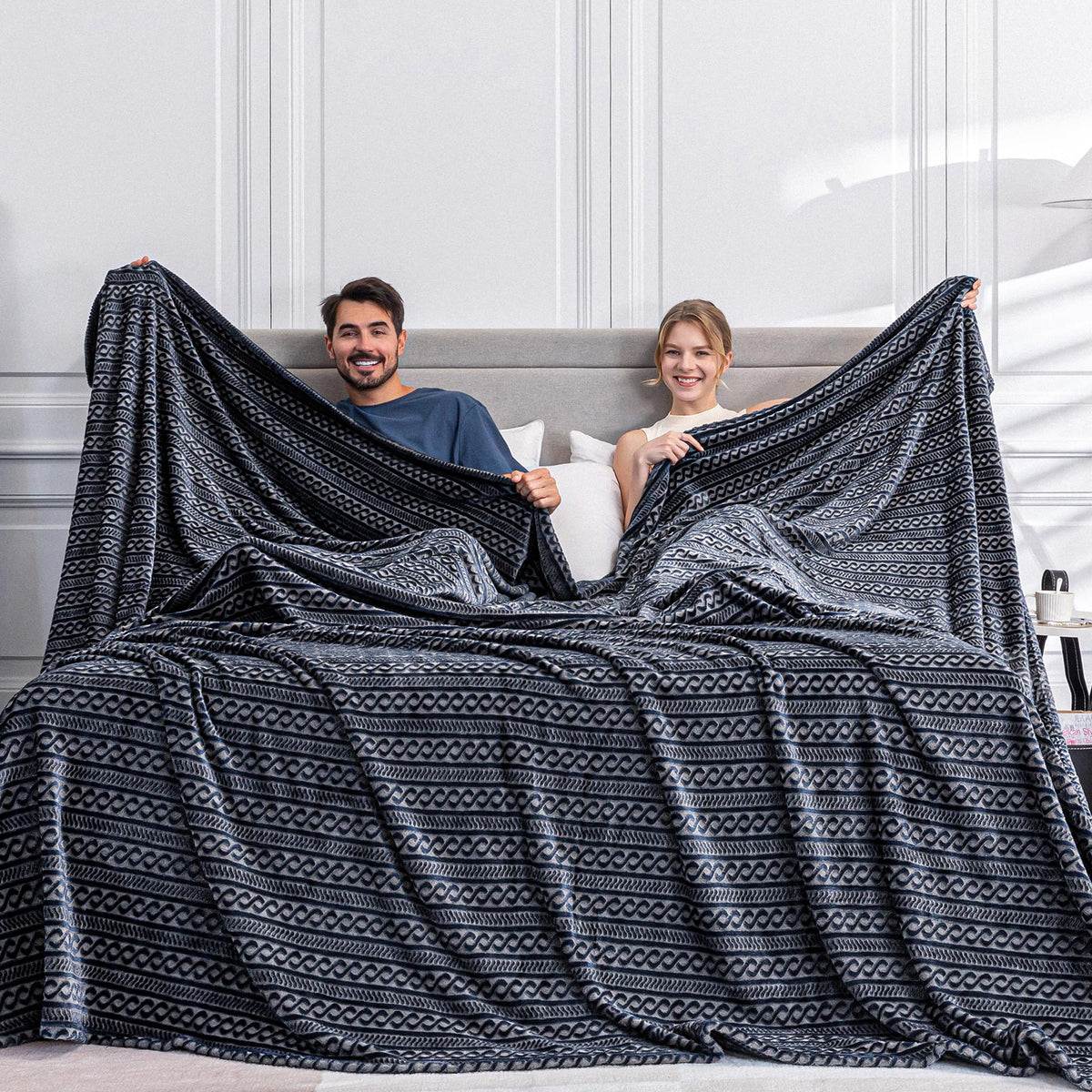 Serenhom Soft Cozy 120x120 Inches Seamless Oversized King Fleece Blanket, 3D Jacquard Decorative Giant 10'x10' California King Blanket Extra Large for Bed, Sofa, Couch, Travel, Dark Grey Chain