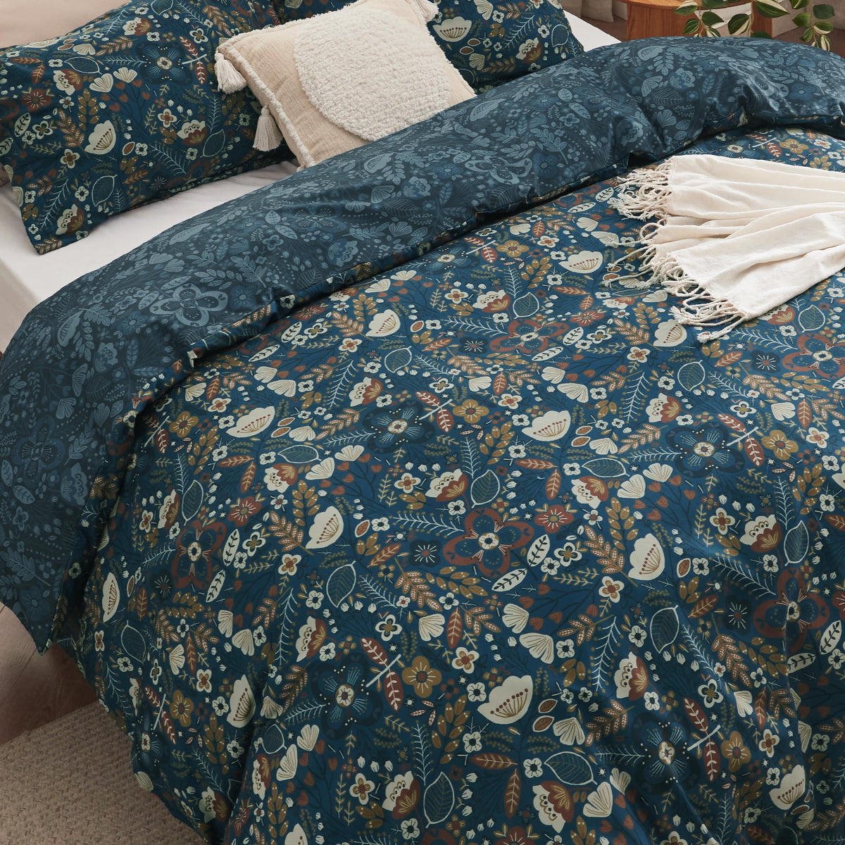 Bedsure Duvet Cover King Size - Reversible Floral Duvet Cover Set with Zipper Closure, 3 Pieces Navy Blue Bedding Set with 8 Corner Ties and 2 Pillow Shams 20"x36"