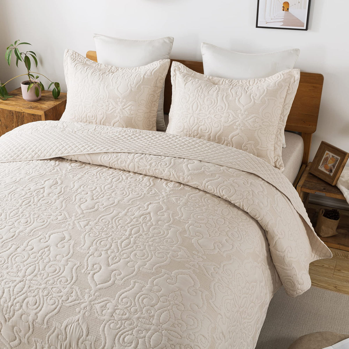 Travan 3-Piece King Quilt Set Quilted Bedspread Oversized Microfiber Lightweight Bedspread Coverlet Set with Shams Bedding Set for All Season, Beige, King