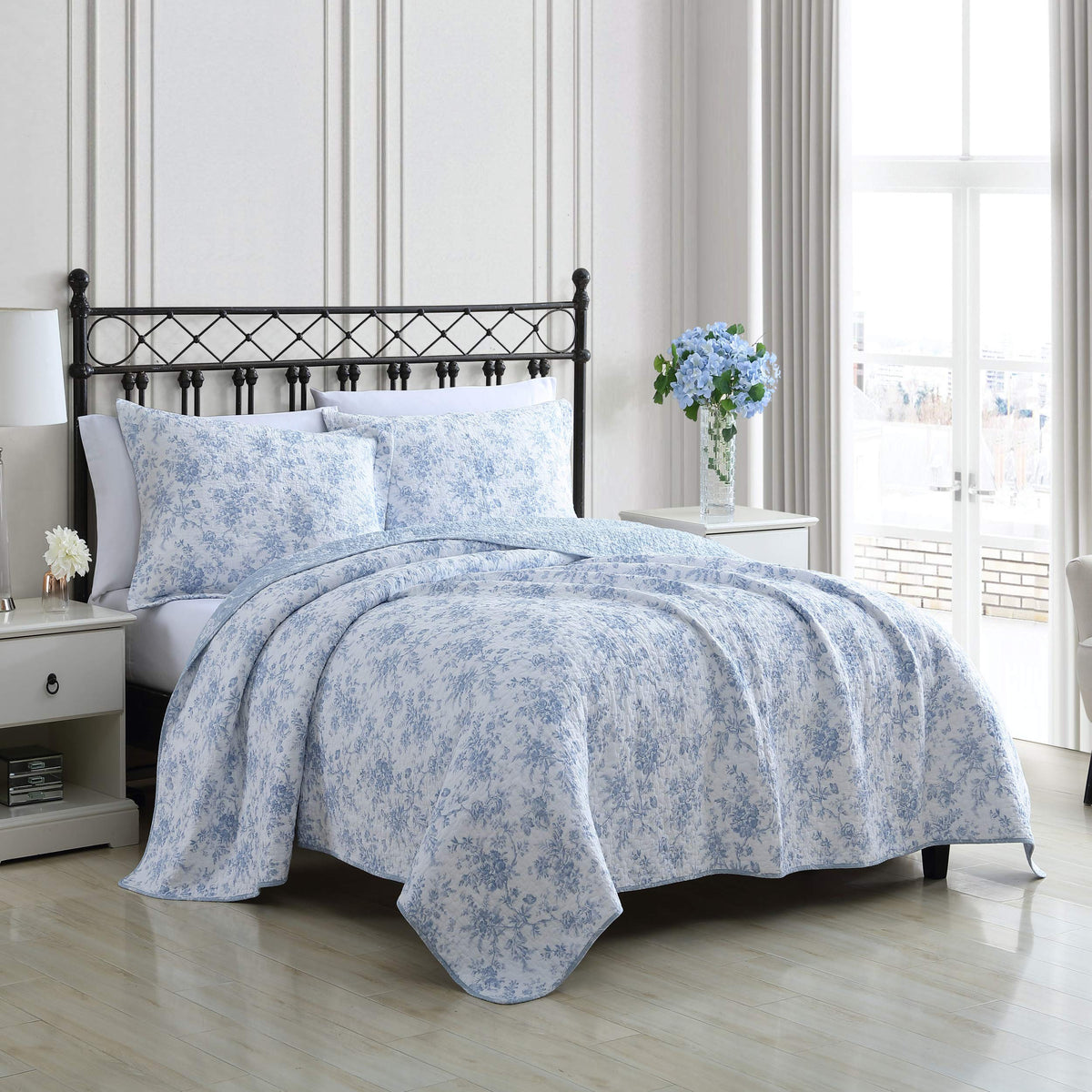 Laura Ashley - Twin Quilt Set, Soft Cotton Bedding with Matching Sham, Reversible Floral Toile Design, Floral Room Decor, Lightweight for Year-Round Layering (Walled Garden Blue)