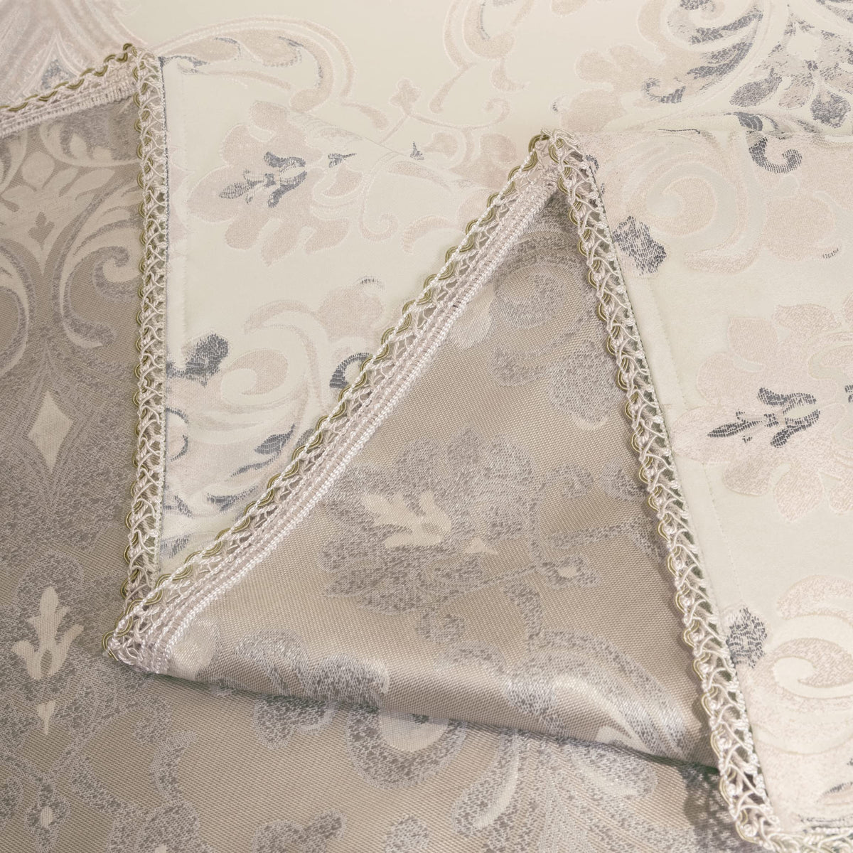 Loom and Mill Luxury Tablecloth 60 x 84 Inches, Elegant Classic Jacquard Rectangle Table Cover with Handmade Tassels for Dining Room Banquet Decorations(Light Apricot, 60"x84")
