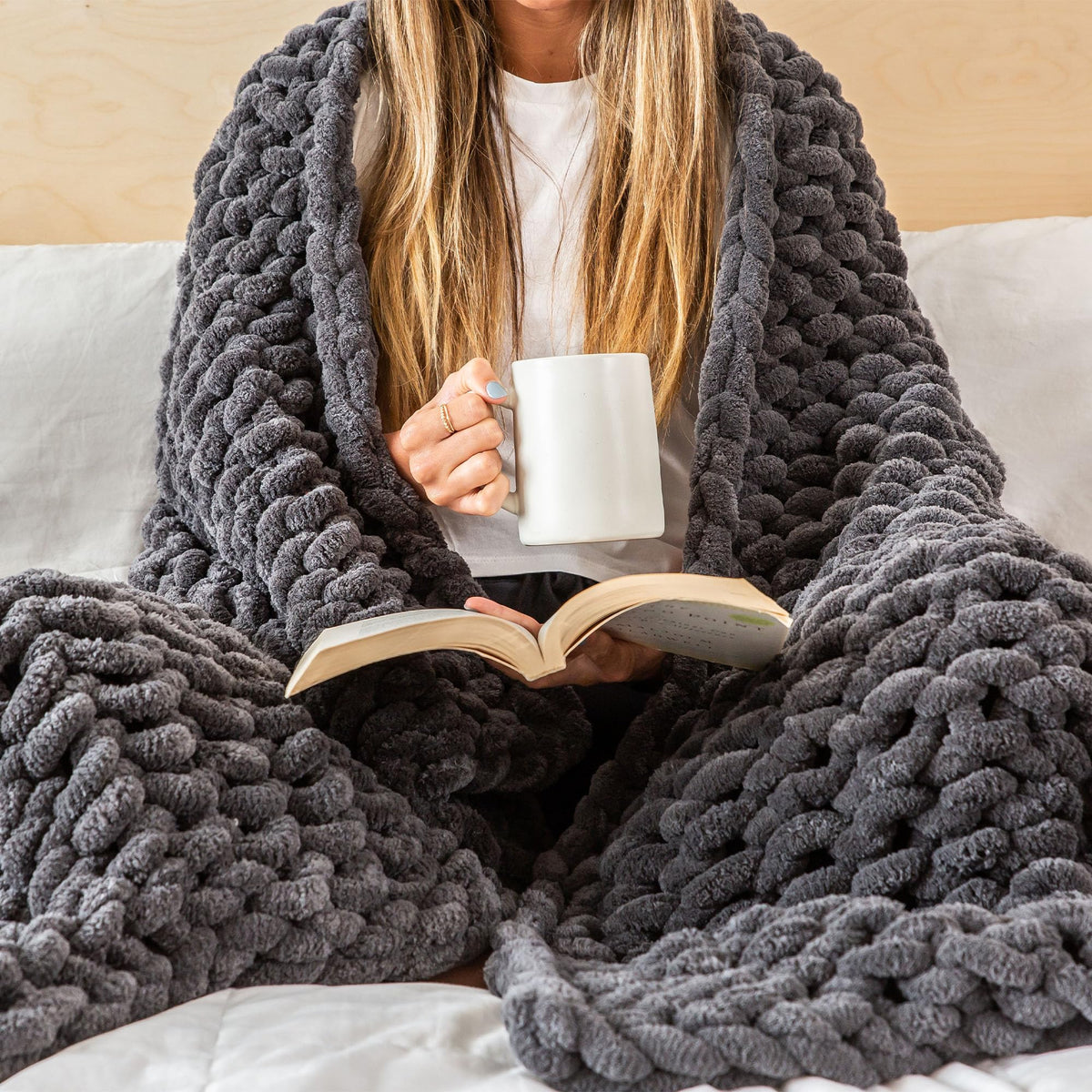 SAMIAH LUXE Chunky Knit Throw Blanket 50x60, Graphite Gray Chenille Throw Blanket for Couch Bed Sofa, Soft Fluffy Cable Knit Blanket, Oeko-TEX Certified, Machine Washable