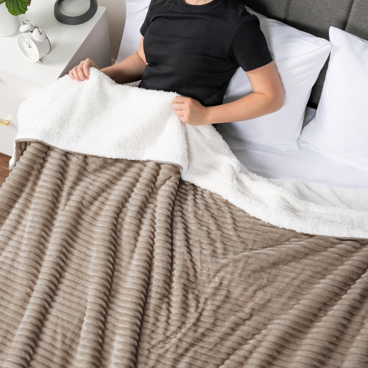 PAVILIA Tan Taupe Sherpa Fleece Throw Blanket for Couch Twin, Soft Plush Fuzzy Blankets, Fluffy Flannel Sherpa Blanket for Bed, Warm 3D Ribbed Winter Blanket Gift, 60x80 inches