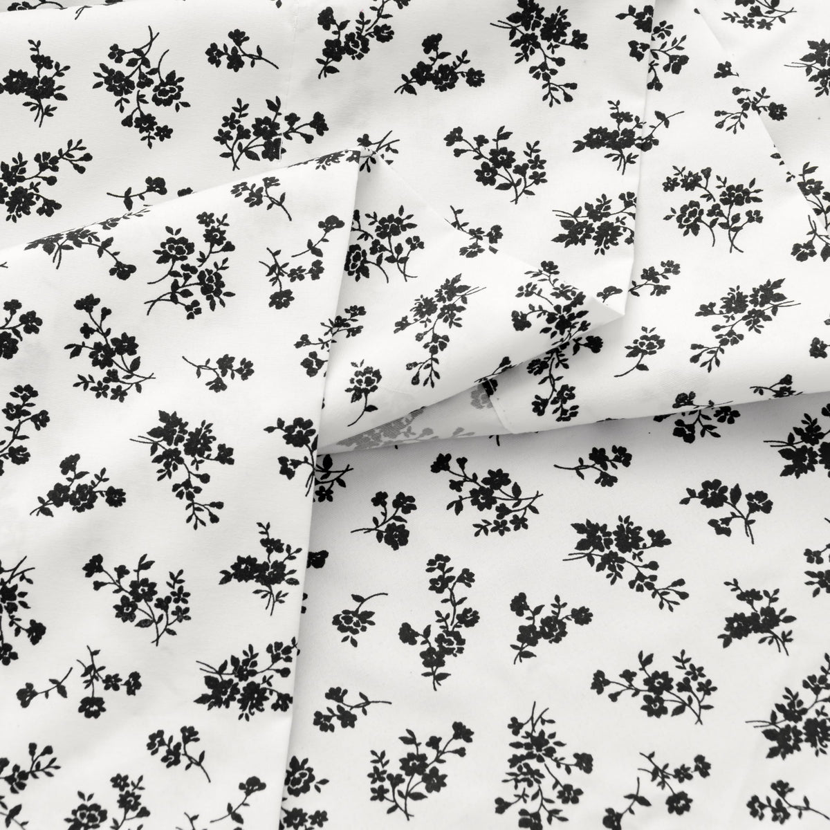 Spirit Linen home 6-Piece King Size Bed Sheet Set - Deep Pocket, Floral Pattern, Soft and Breathable Bed Sheets, Microfiber Material, Includes 1 Fitted, 1 Flat, 4 Pillowcases - Black Ditsy Floral