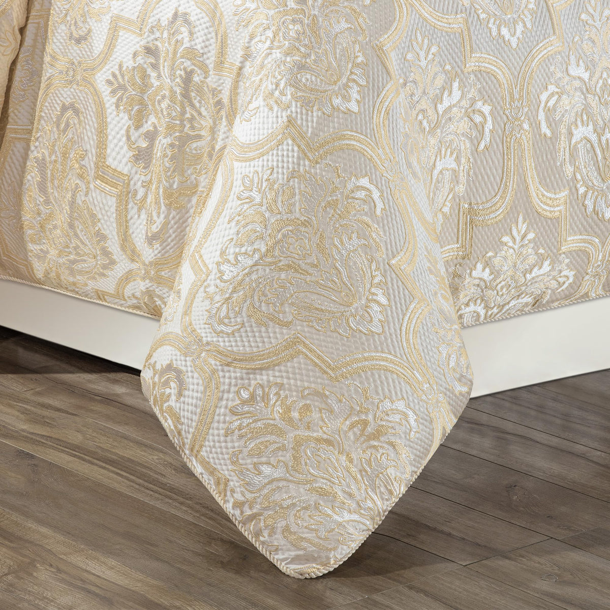 Loom and Mill 9-Piece Comforter Bed in a Bag, Elegant Damask Floral Comforter Sets King Size, All Season Jacquard Bedding Sets with Bed Skirt, Euro Shams and Decorative Pillows(Beige Gold, King)