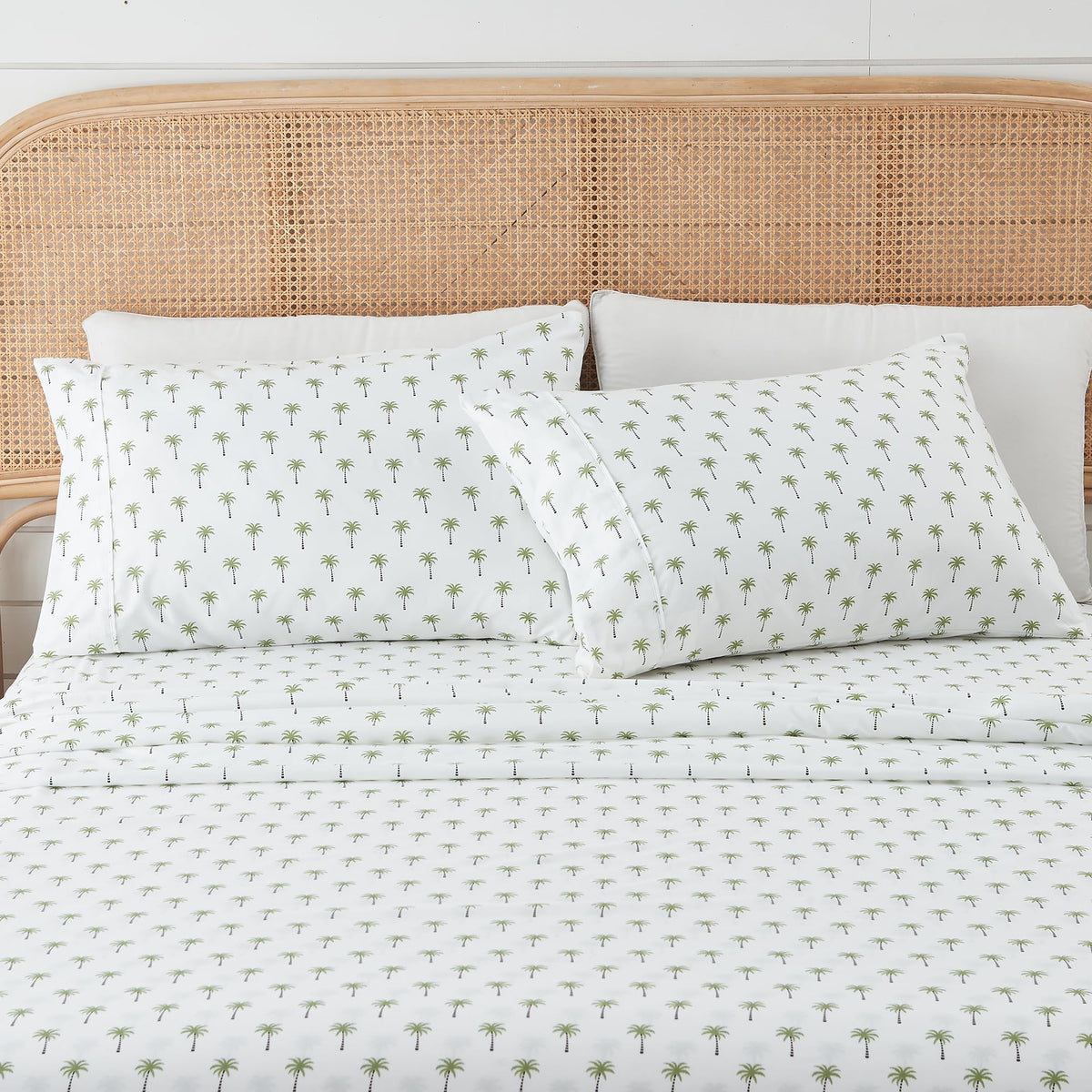 Great Bay Home King Coastal Microfiber Sheet Set - 4-Piece Nautical-Printed, Ultra-Soft Sheets - Beach-Themed Bedding Sheets & Pillowcases (Palm Tree)