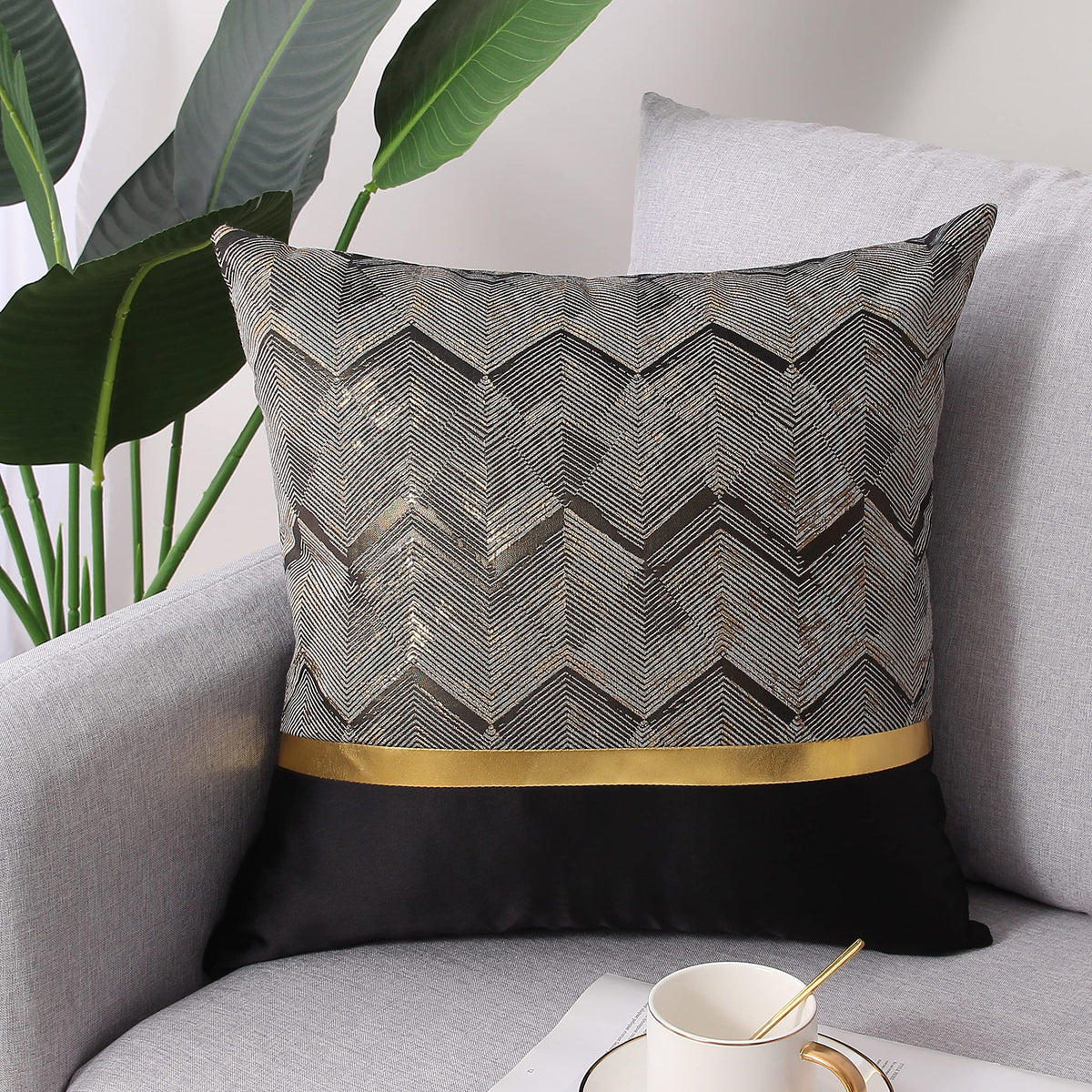 Gujiahone Throw Pillow Covers Set of 2 Black Gold Leather Striped Patchwork Jacquard Cushion Case Luxury Modern Square Decorative Cushion Covers for Sofa Couch Bed Home Decoration 20 x 20 Inch